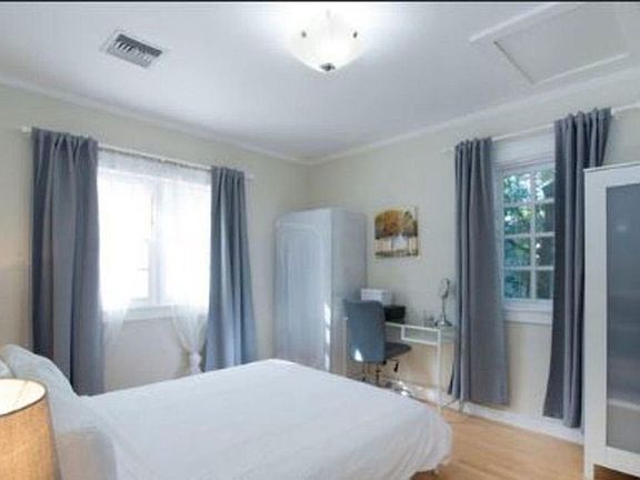 4th image of 2258 Pelham Ave