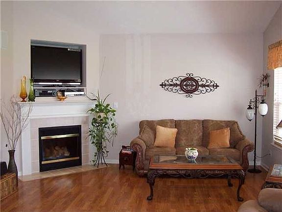 3rd image of 1088 Lincoln Park Dr