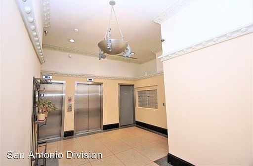 4th image of 152 E Pecan St APT 605