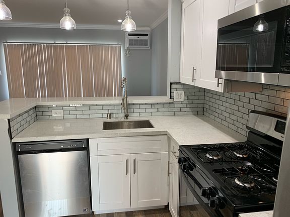 5th image of 1028 N Mariposa Ave APT 205