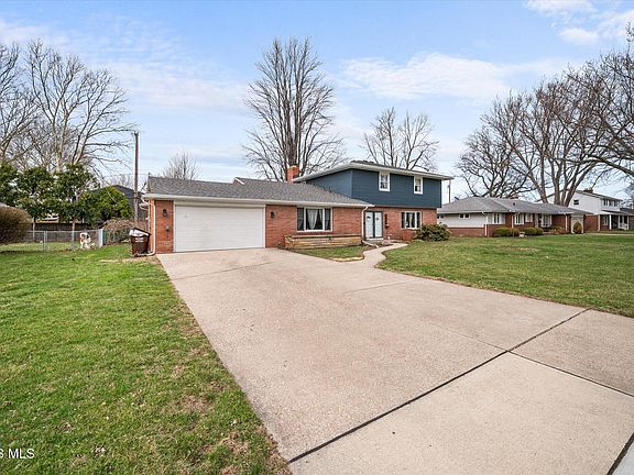 2nd image of 6049 Holliday Dr