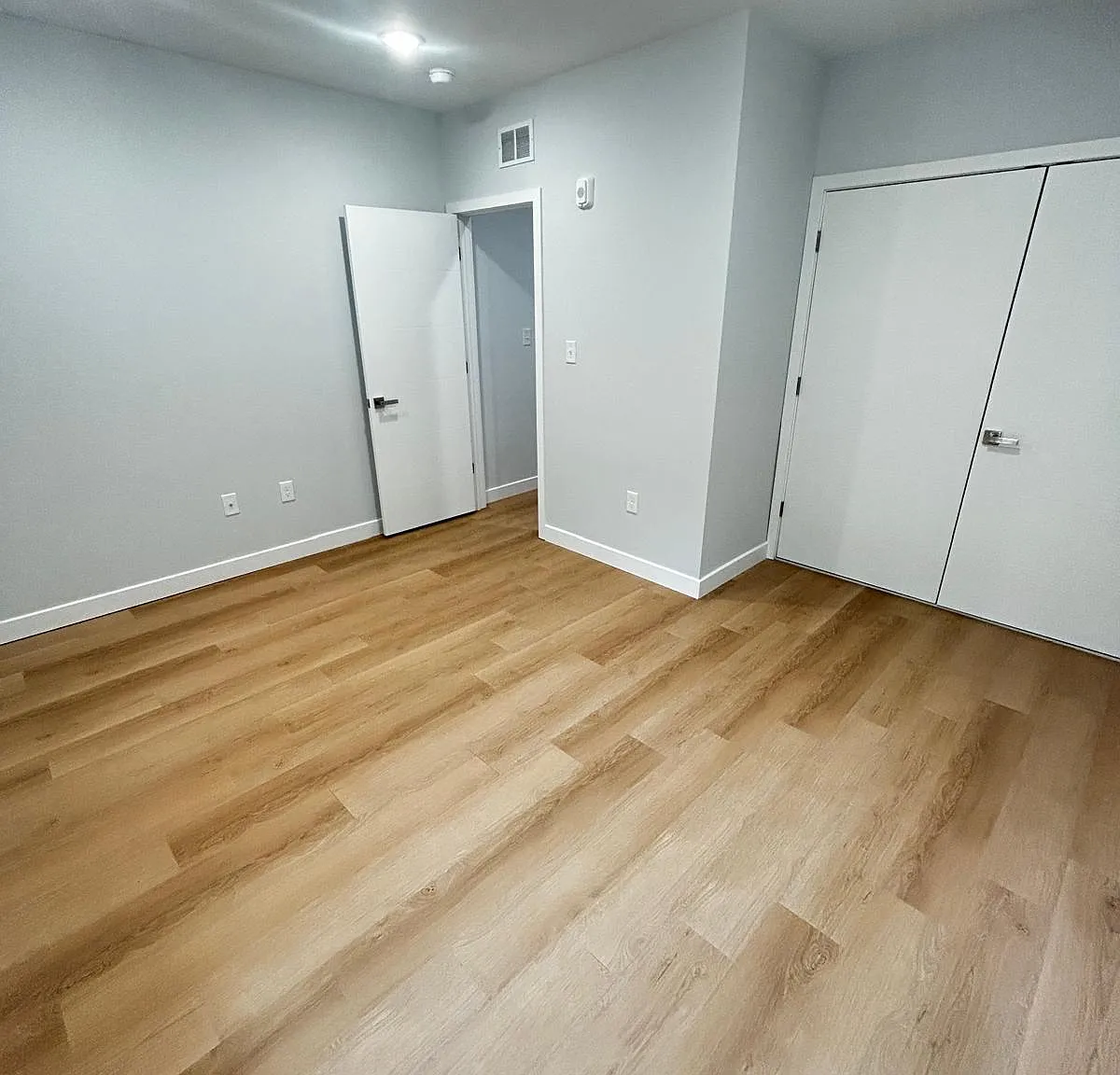 2 bed, 1.5 bath, 700 sqft, $1,300 — Photo 4
