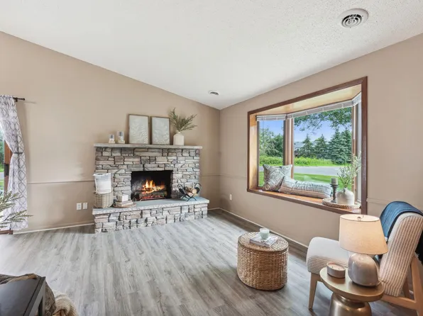3635 Gershwin Ln N, Oakdale, MN 55128