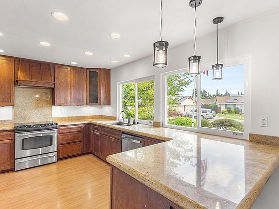 4th image of 1806 Nantucket Place