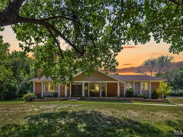 10720 Forest Path Dr, Saint Louis, MO 63128