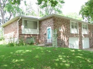 5702 NW Hillside Dr, Kansas City, MO 64151