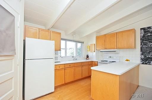 3rd image of 6129 N Winchester Ave APT 3B