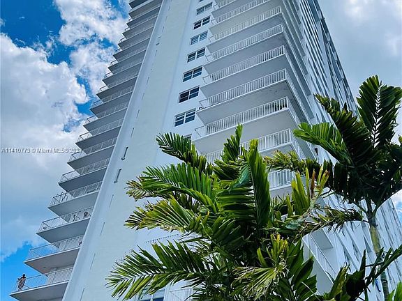 2nd image of 500 Bayview Dr APT 2117