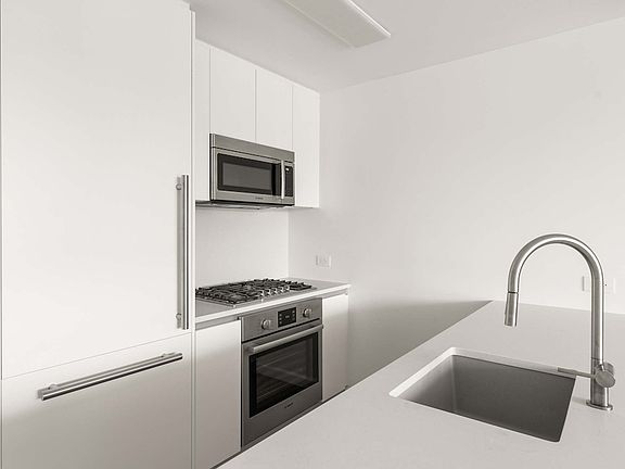 4th image of 1 Union Sq S APT 18O