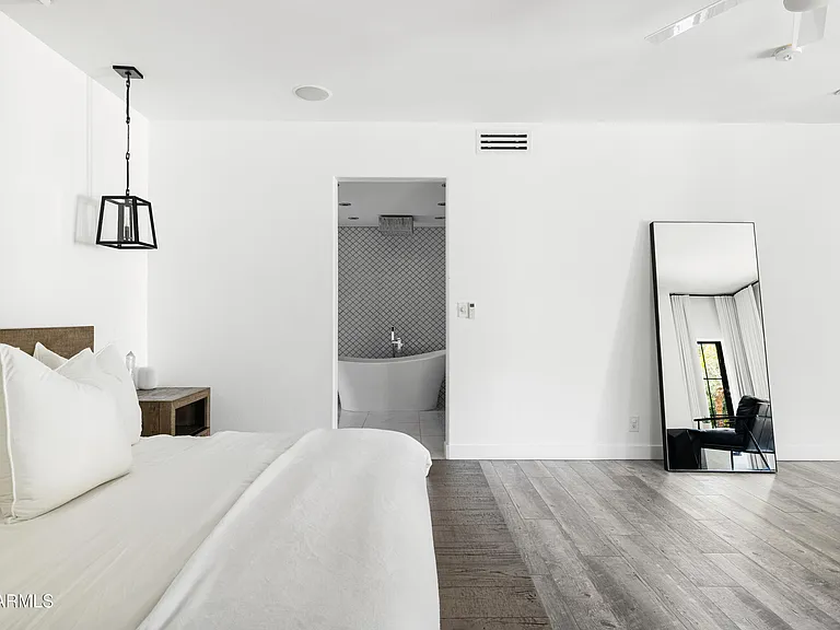 10011 E Windrose Dr — Photo 12