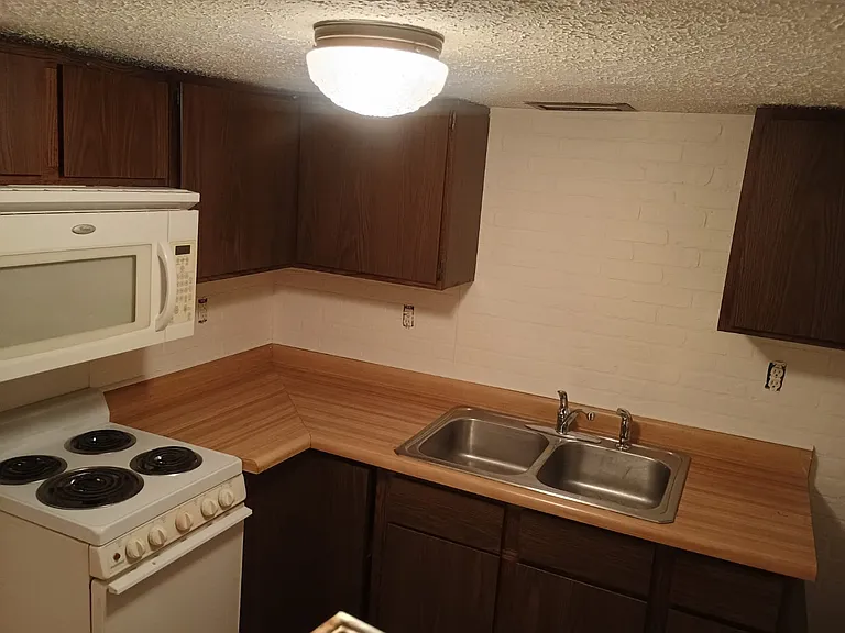 908 E 23rd St #2 — Photo 3
