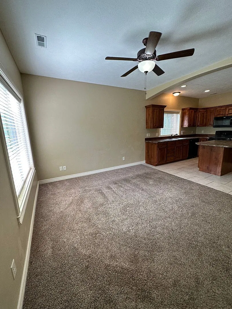565 Pioneer Rd — Photo 3