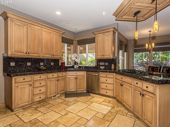 3rd image of 14284 SW Mistletoe Dr