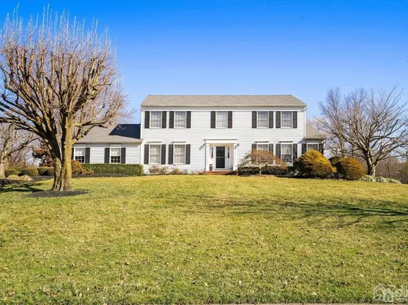 44 Washington Dr, Cranbury, NJ 08512