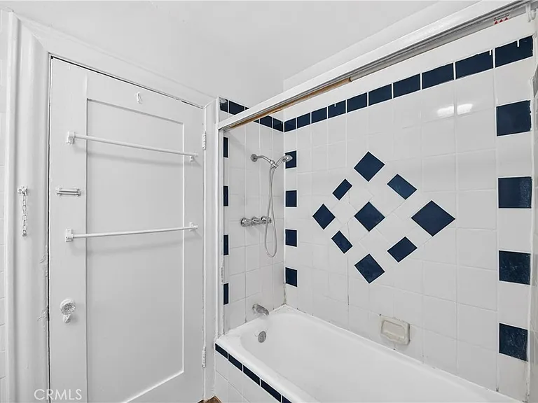 139 S Manhattan Pl — Photo 21