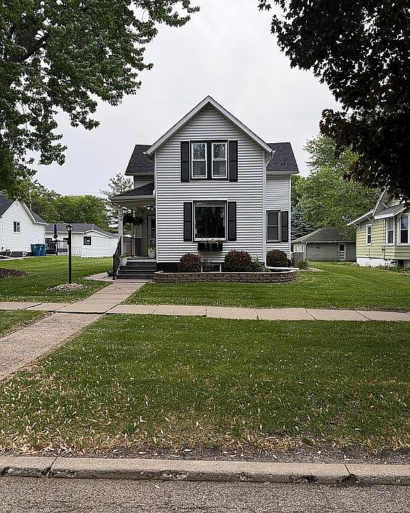 1st image of 1104 4th Ave