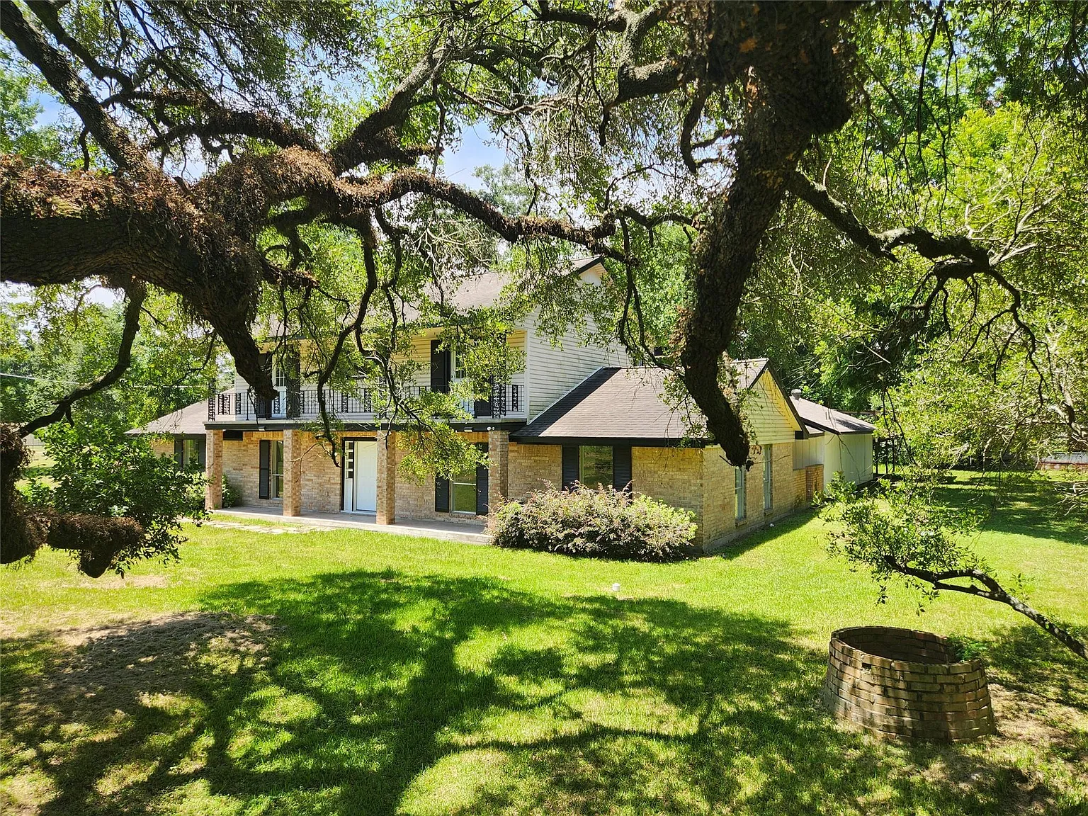 4 bed, 2.5 bath, 2840 sqft, $2,900 — Photo 1