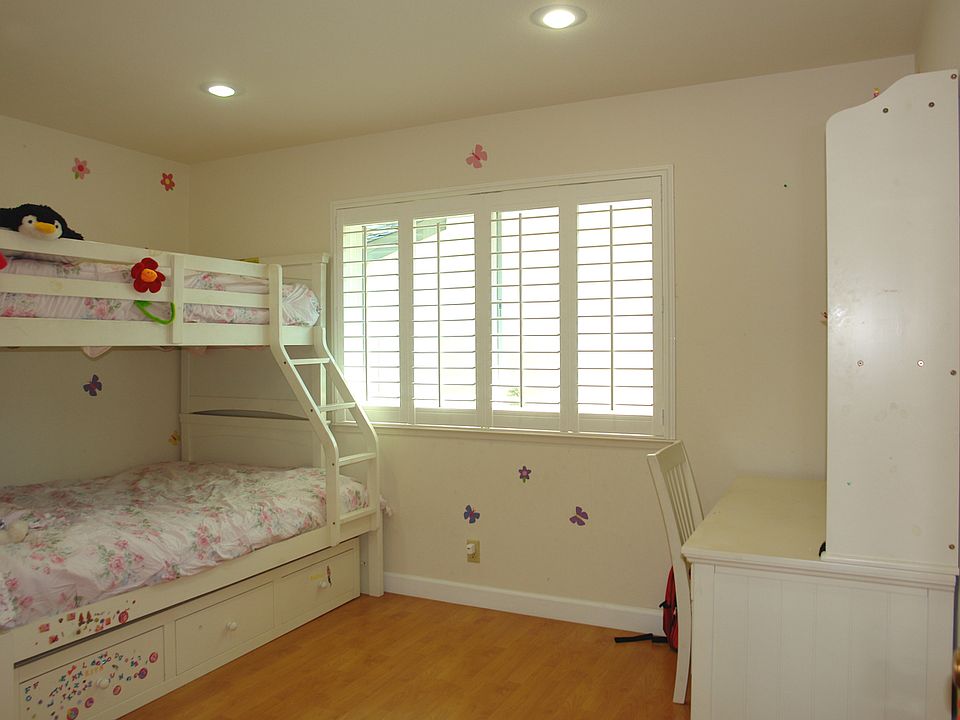 1st image of 1031 Forest Knoll