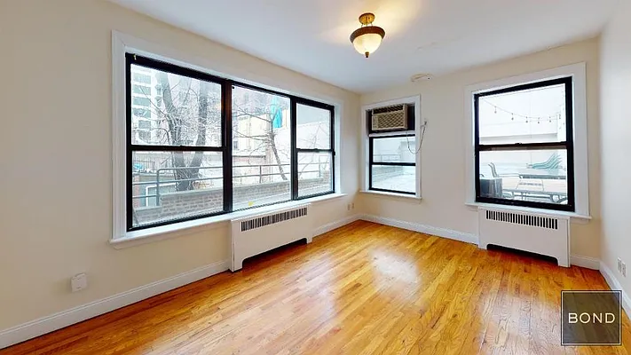 Rented by Bond New York | media 58