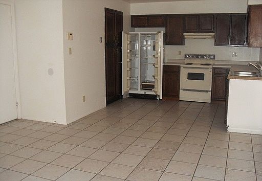 4th image of 4017 E Burgess Ln