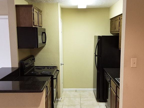 4th image of 904 University Oaks Blvd APT 19