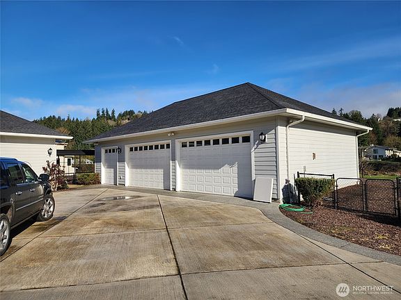 3rd image of 2567 Lewis River Road