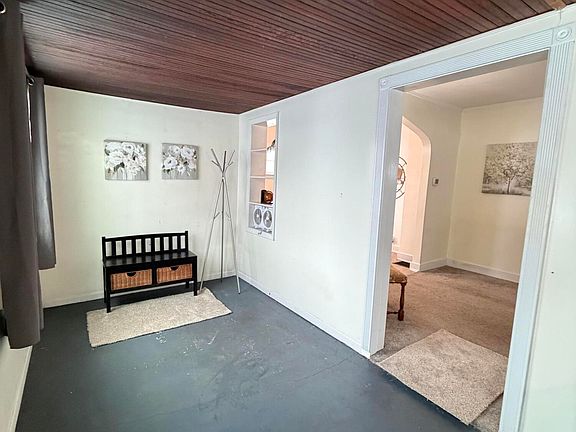 2nd image of 861 Aberdeen St NE