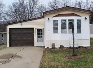 32 Brookridge Dr, Hamburg, NY 14075