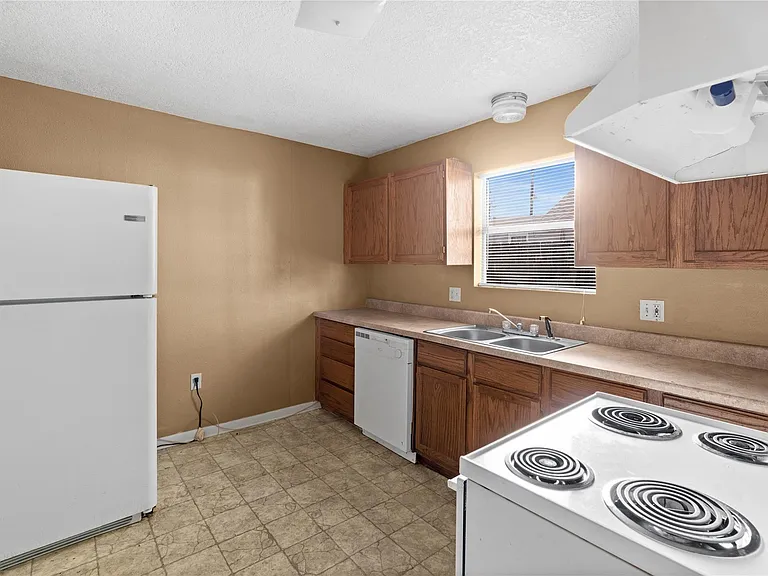 2200 Peach Ave #4 — Photo 8