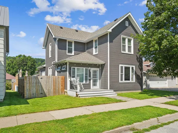 610 S 2nd St, Guttenberg, IA 52052