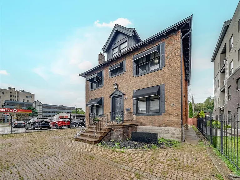 961 Ouellette Ave #2 — Photo 3