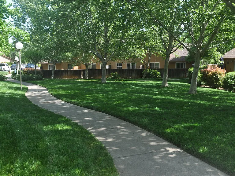 Meadowood Townhomes — Photo 10