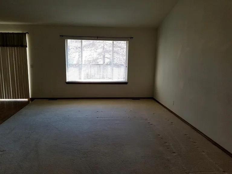 8071 N Ainsworth Dr — Photo 3