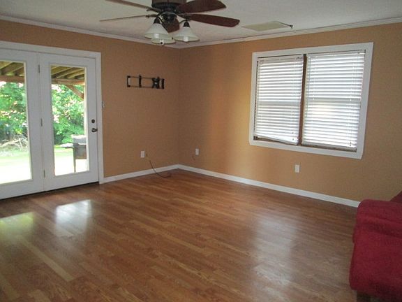 3rd image of 101 Honeysuckle Ln