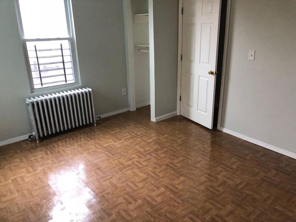 2nd image of 28 Poplar St APT 3