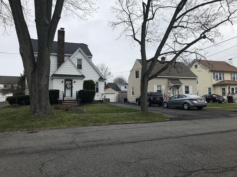 2nd image of 423 Roxford Rd S