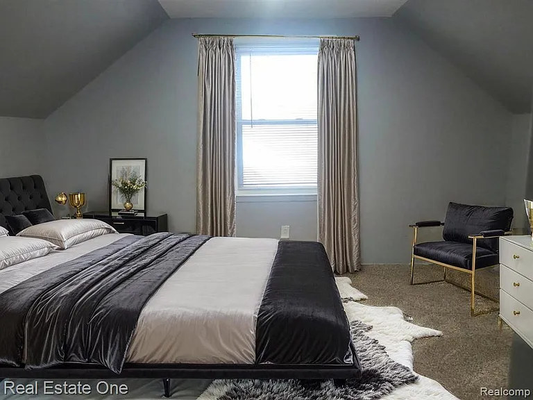 8254 Sussex St — Photo 7