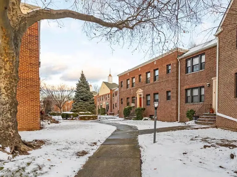 Tulip Ave — Photo 1