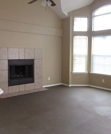 3rd image of 10912 Northview Dr