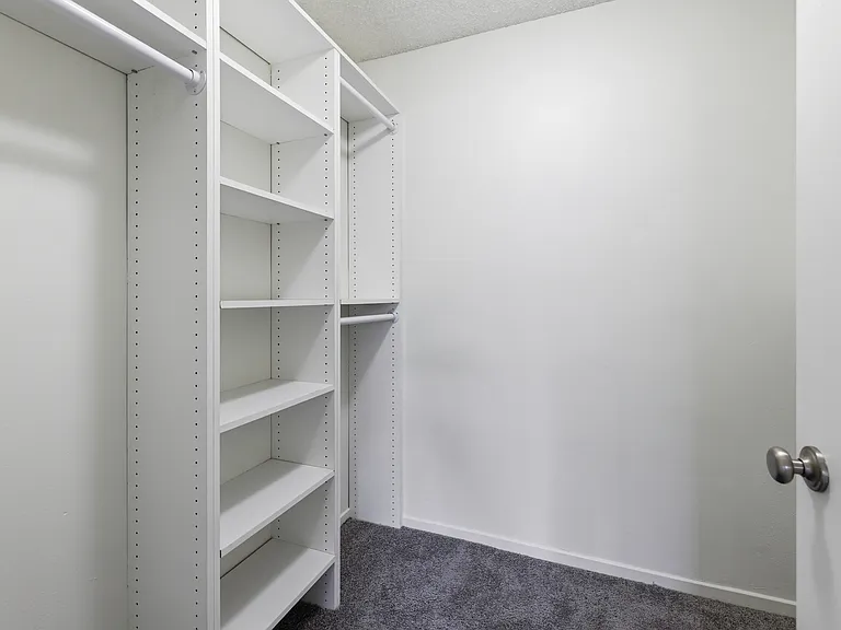 Vista Ridge Apartments — Photo 9