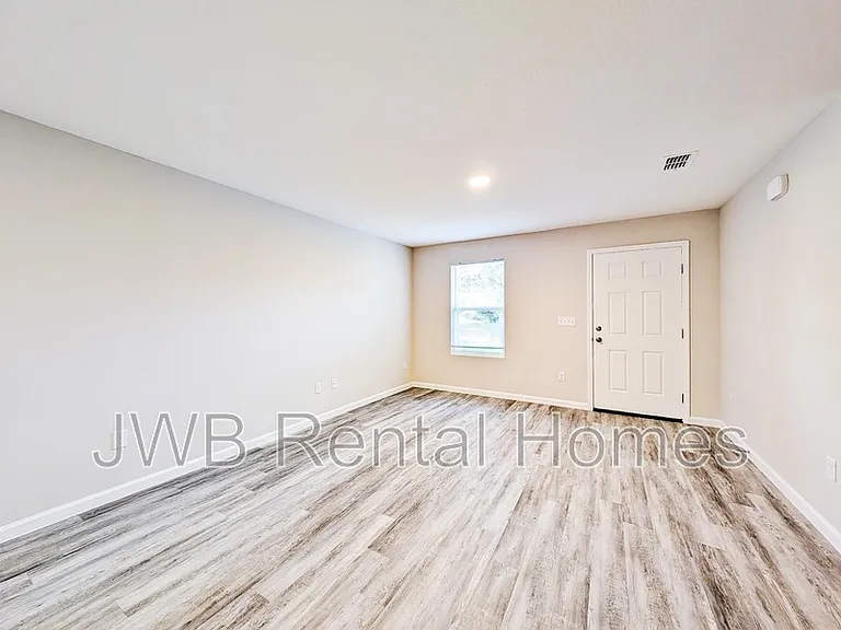 8139 Wyoming St — Photo 6