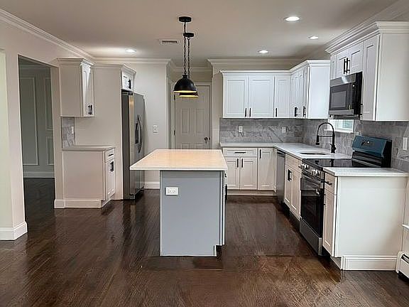 2nd image of 32 Pearl Rd