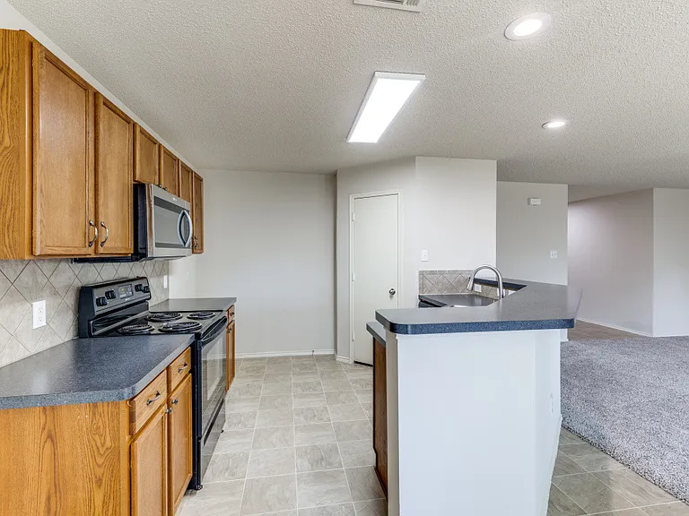 9709 Thomas Jefferson Dr — Photo 6