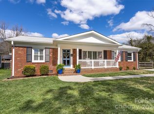 1233 Barkley Rd, Charlotte, NC 28209