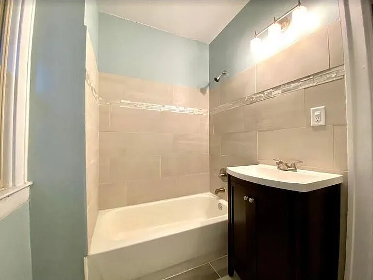 1721 Atkinson St #UPPER — Photo 5