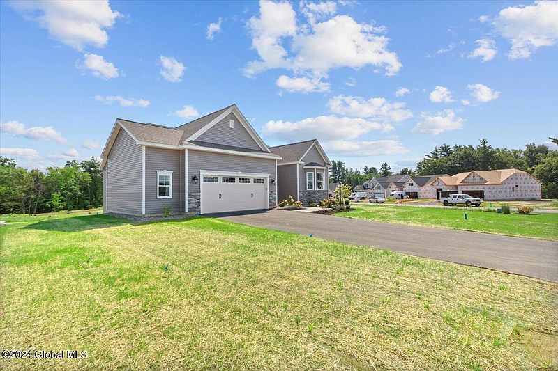 3rd image of 31 Magnolia Drive