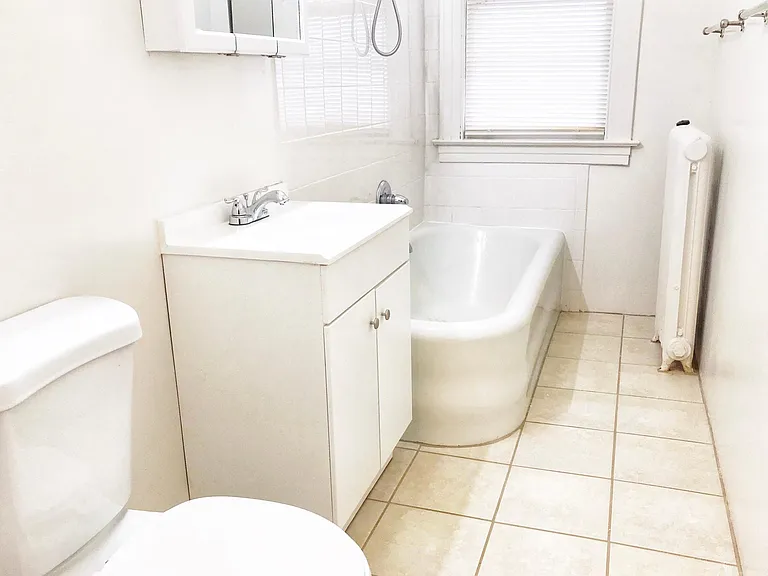 700 Farmington Ave #A1 — Photo 3