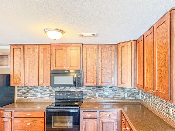 5th image of 2660 Bateman Rd