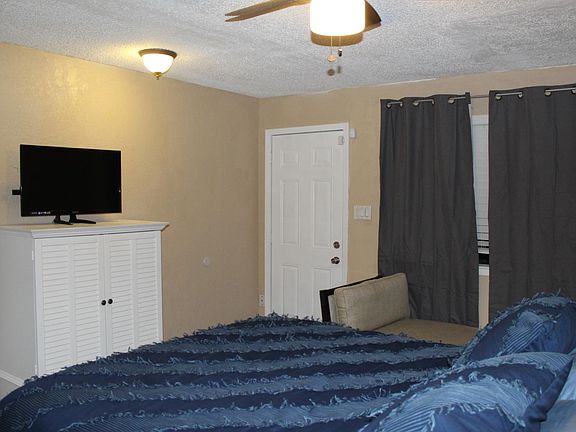 3rd image of 15359 Falmouth Ave