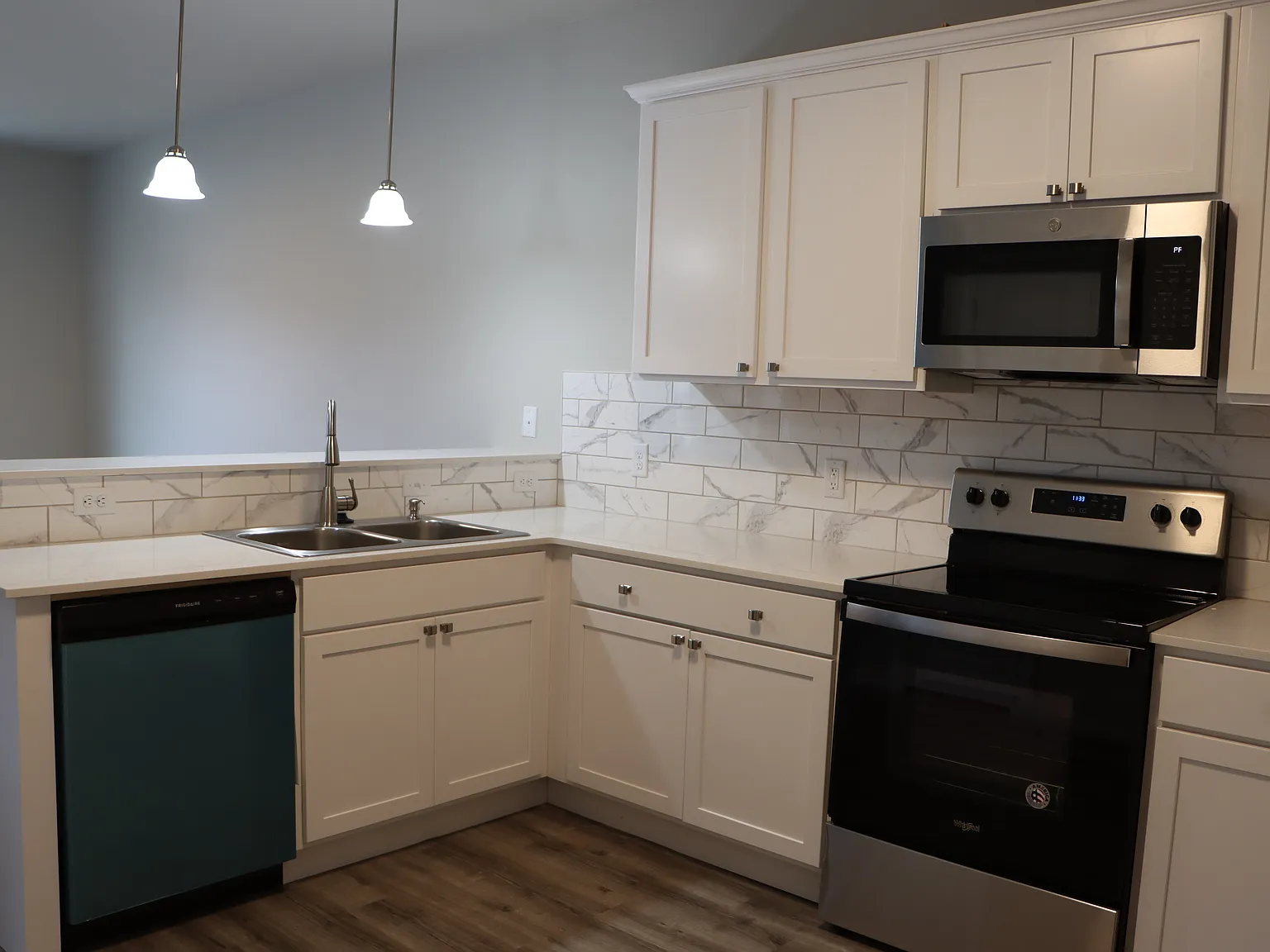 3 bed, 2.5 bath, 1539 sqft, $1,700 — Photo 2